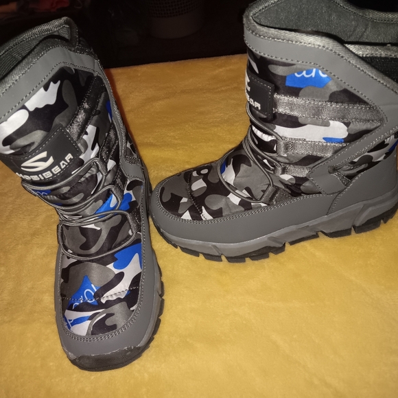 Boys size 2, Hobigear winter boots - Picture 2 of 4